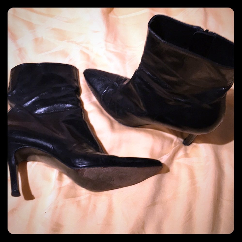 SALE 🎈EUC Stuart Weitzman Heeled Leather Booties